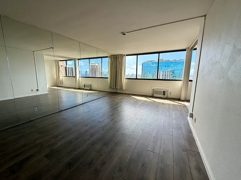 1255 Nuuanu Ave #E3203 — Photo 4