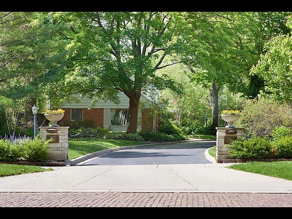2nd image of 1021 Linden Ave