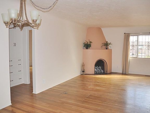 5th image of 415 Aliso Dr SE