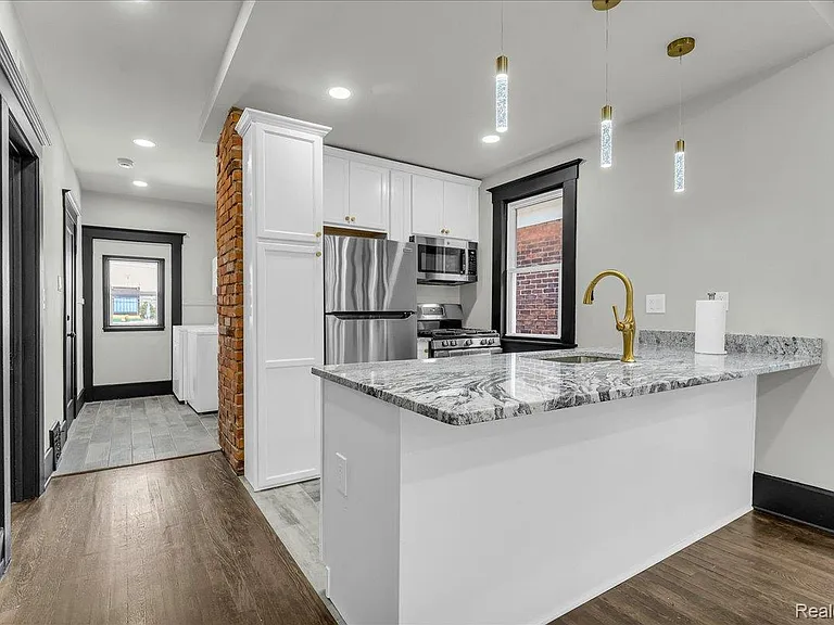 5240 Commonwealth St — Photo 10