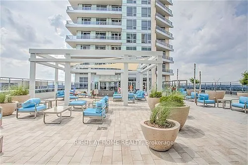 9201 Yonge St Photo 1