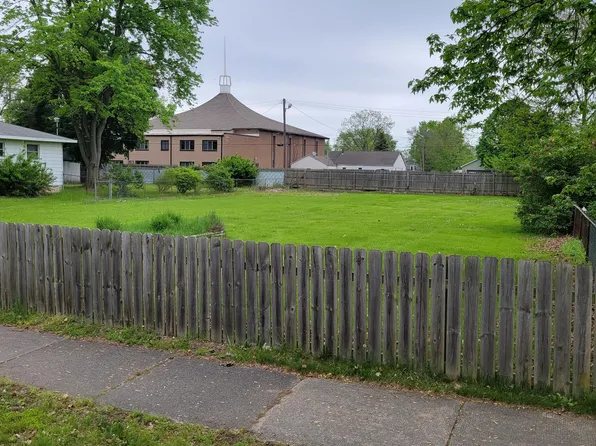 2149 McGregor Ave, Ypsilanti, MI 48198