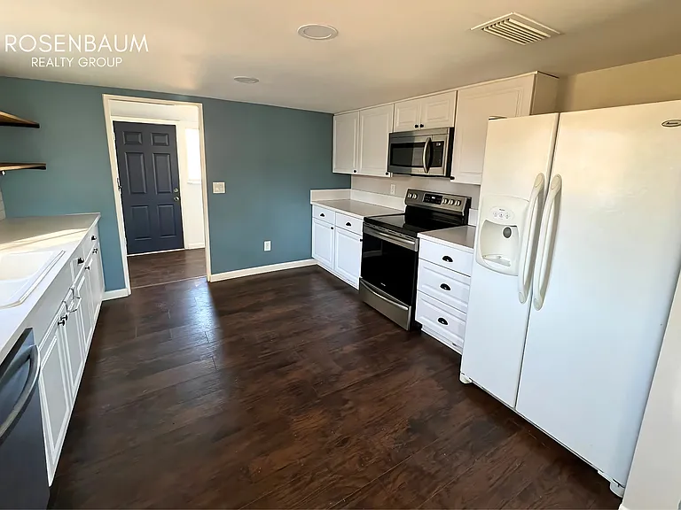 9858 S 8th St — Photo 5