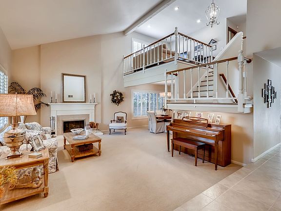 5th image of 278 Fox Hills Dr