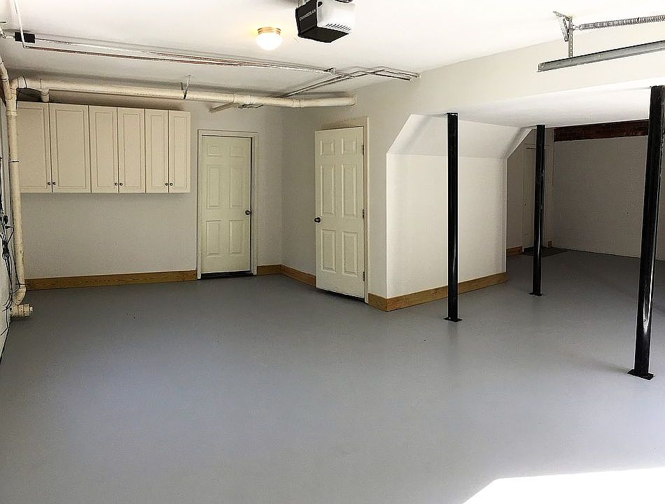 2nd image of 178 Ashmoor Ln