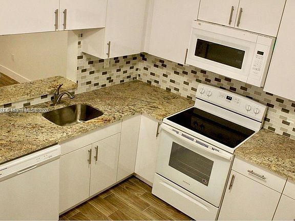 3rd image of 1820 N Lauderdale Ave APT 3108
