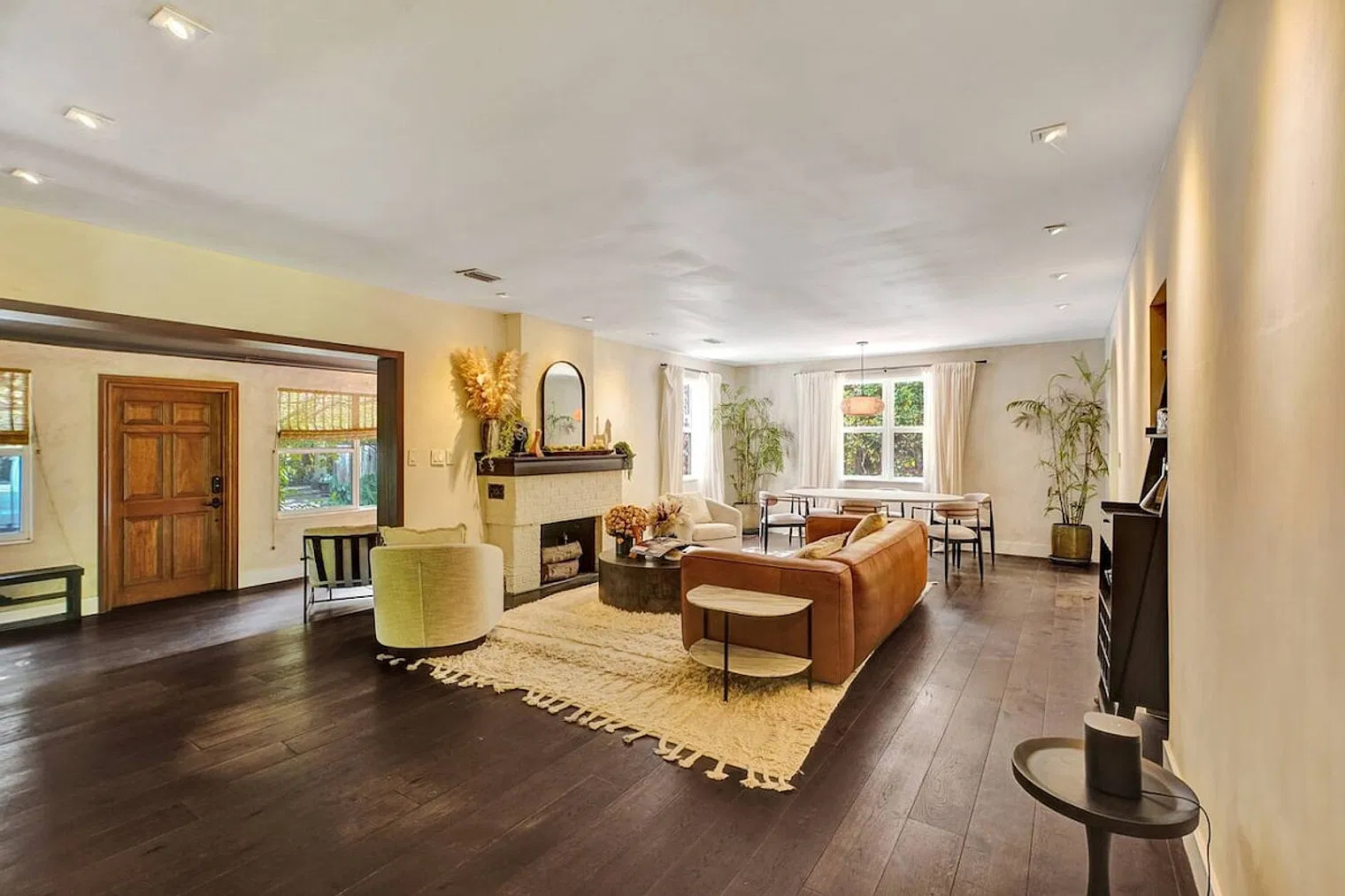 2 bed, 2.0 bath, 2680 sqft, $9,987 — Photo 1