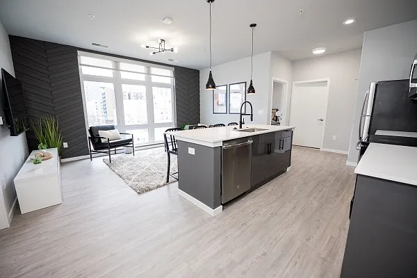 2 bed, 750 sqft, $1,950 — Photo 2