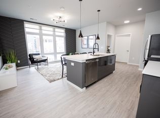 601 S 1st St #501, Champaign, IL 61820