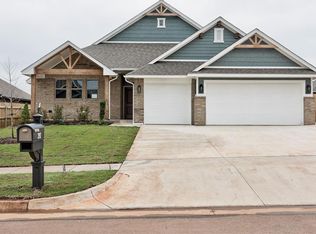 2921 SE 24th St, Moore, OK 73160