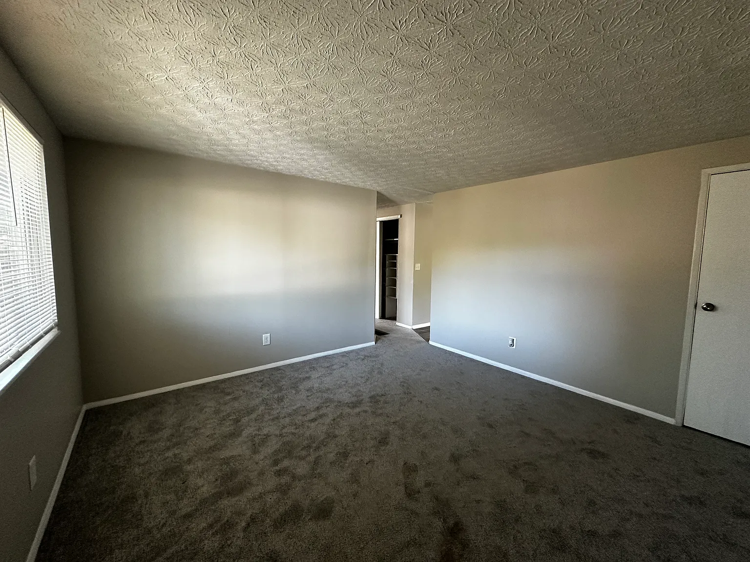3 bed, 836 sqft, $1,500 — Photo 3