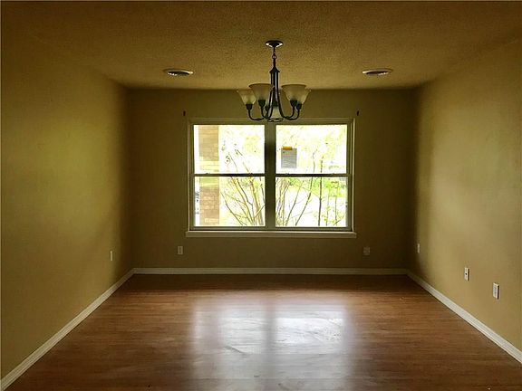 5th image of 1134 Eastwood Dr