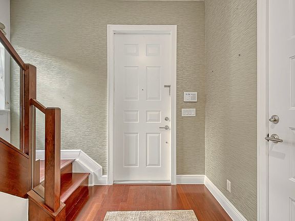 4th image of 72 SE 6th Ave E APT C