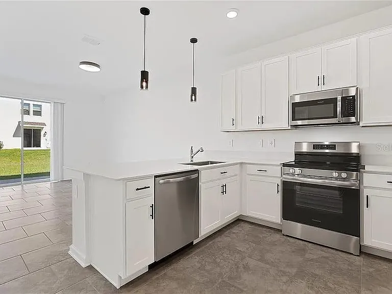 3334 Laurent Loop — Photo 4