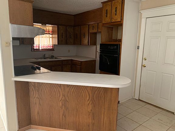 3rd image of 1450 Rosewood Dr