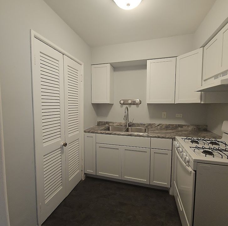 1st image of 4315 W 95th St APT 9