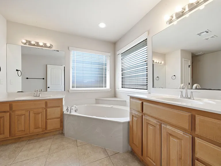 14738 Courtney Dr — Photo 13