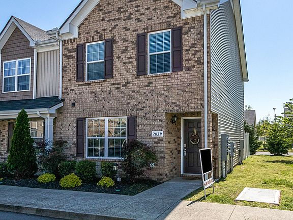 2nd image of 2039 Debonair Ln