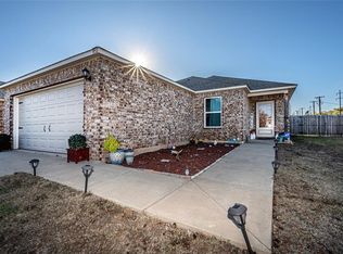 953 Klare Ln, Midwest City, OK 73130