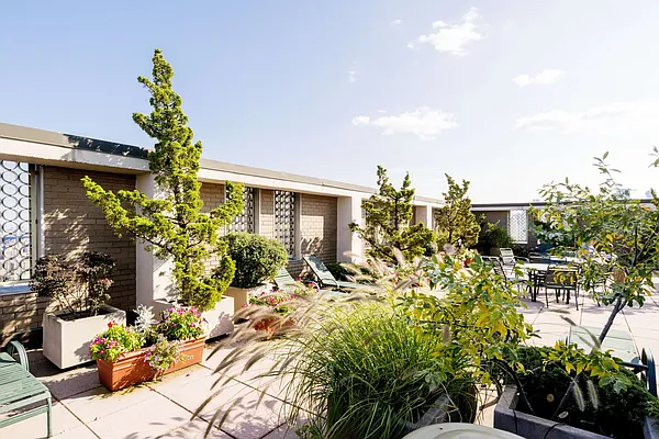 Rented by Compass | media 24