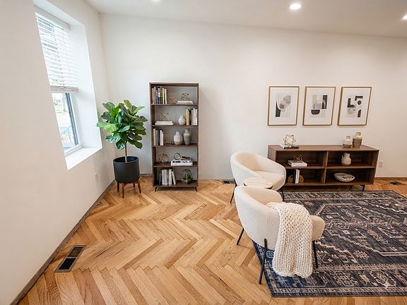 3rd image of 1114 8th St NE #1