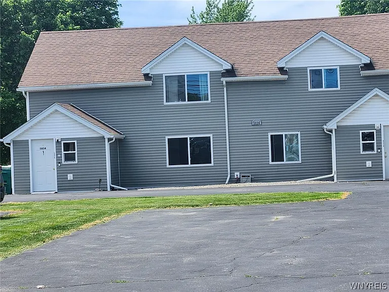 5834 S Transit Rd — Photo 1