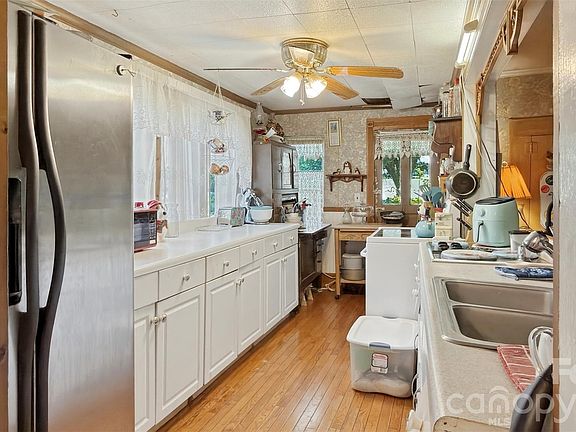 17th image of 387 Beulah Rd