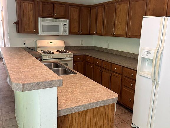 5th image of 83 Tall Timber Dr