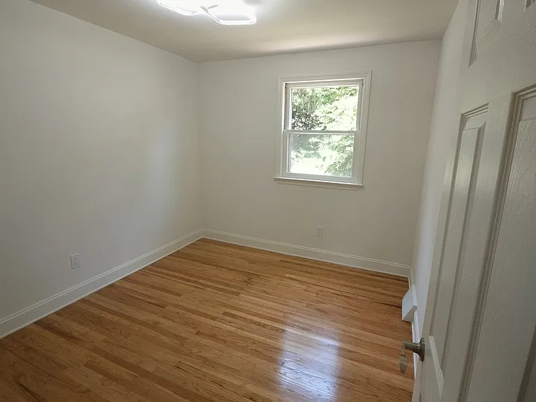 781 Livezey Ln — Photo 16