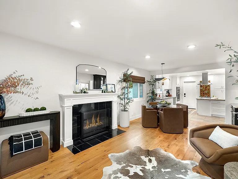 843 Bernard Dr — Photo 15