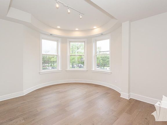 4th image of 2541 N California Ave #B