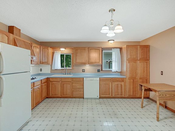 4th image of 2687 1st St N