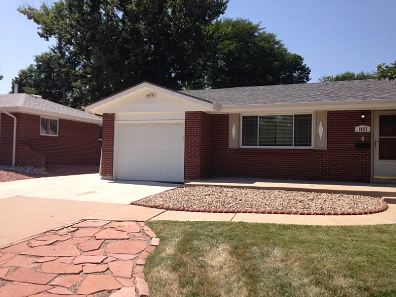 4 bed, 2.0 bath, 2000 sqft, $3,000 — Photo 3