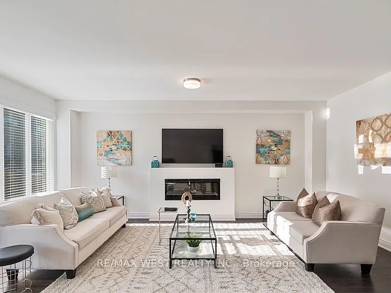 2132 Wilson St — Photo 4