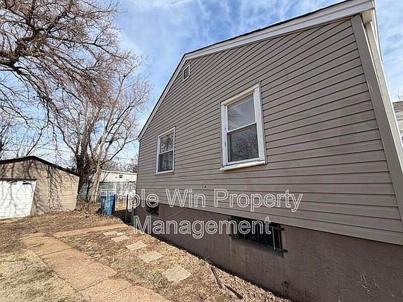 3rd image of 8333 Whitewater Dr