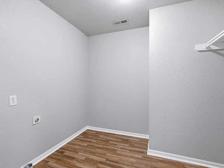10341 Parkview Ave — Photo 20