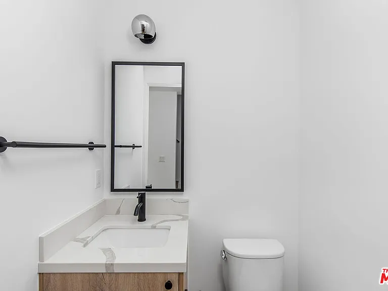 4301 N Tujunga Ave — Photo 3