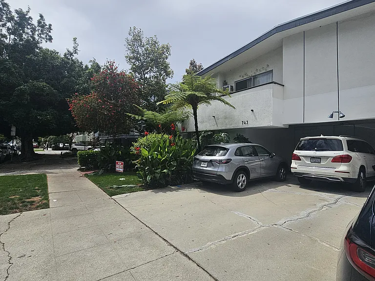 743 N Sycamore Ave #5 — Photo 17