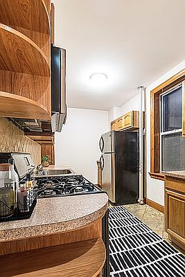 4th image of 200 W 93rd St APT 2