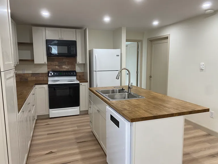 320 S Burdette St — Photo 4