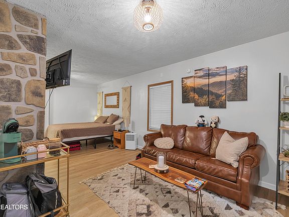 5th image of 2036 Ridge Rd #2