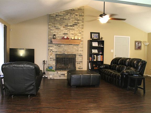 3rd image of 2012 Ashley Dr