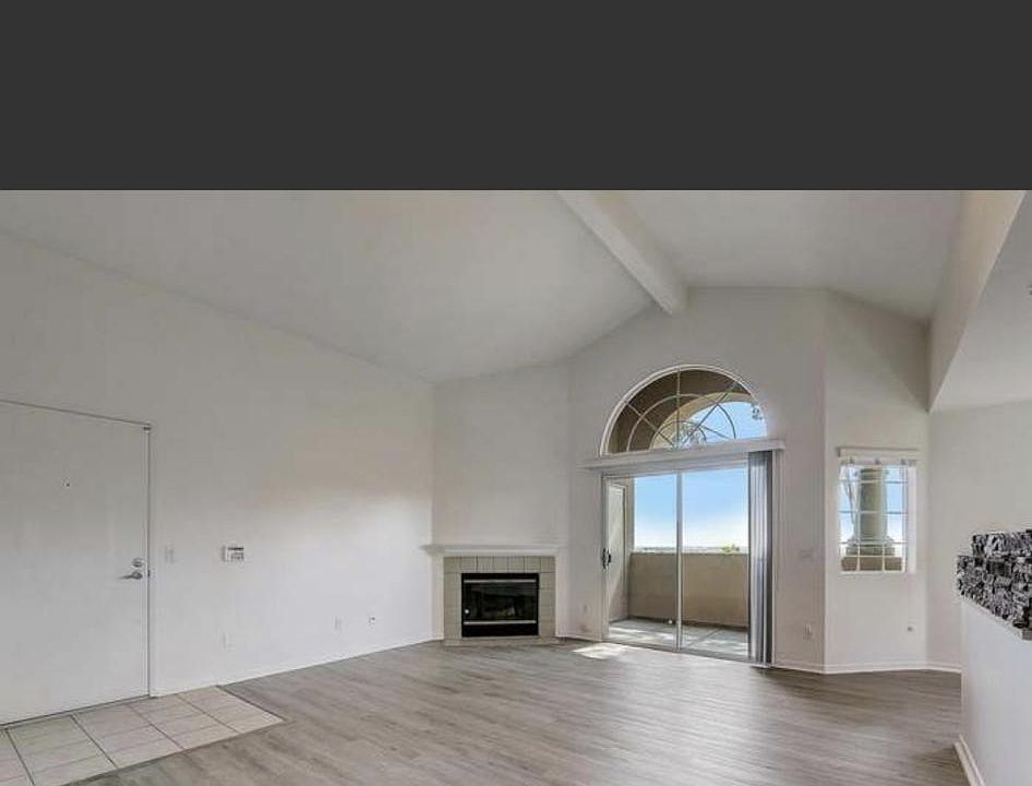 Spacious Living Room with lot of light
