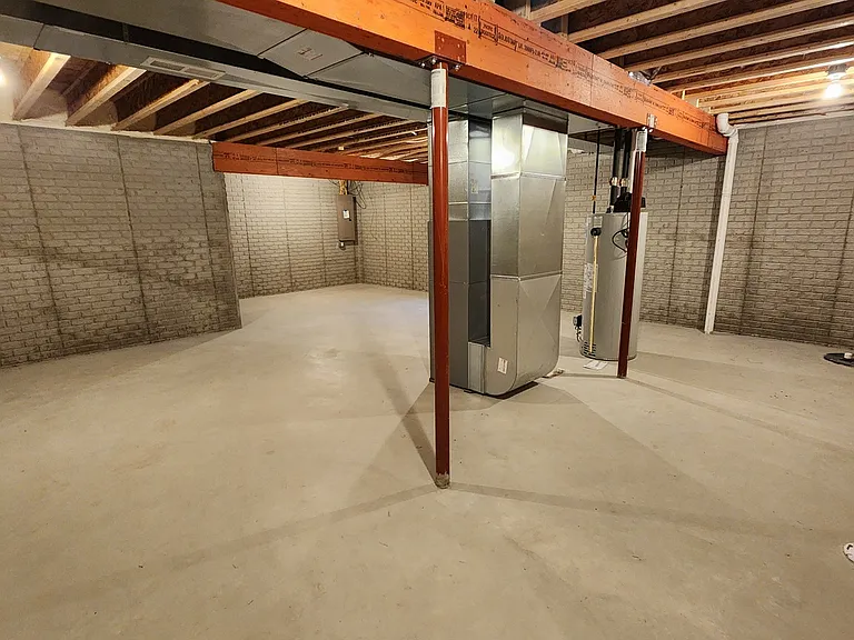 Jefferson 3 Bedroom — Photo 17