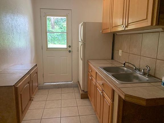 3rd image of 803 S Massachusetts Ave #2