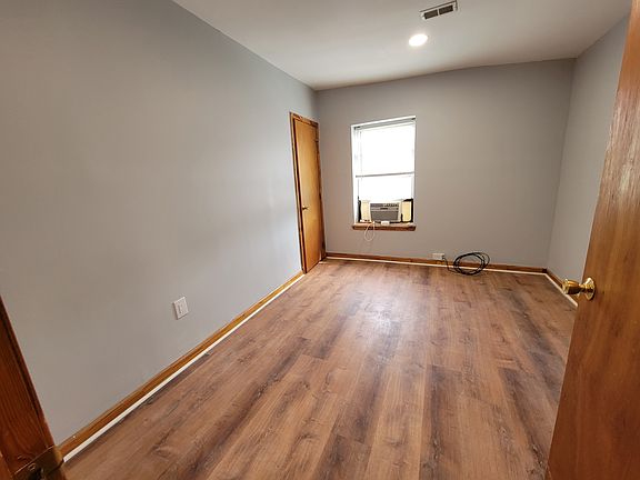 5th image of 552 N 17th St APT 3F