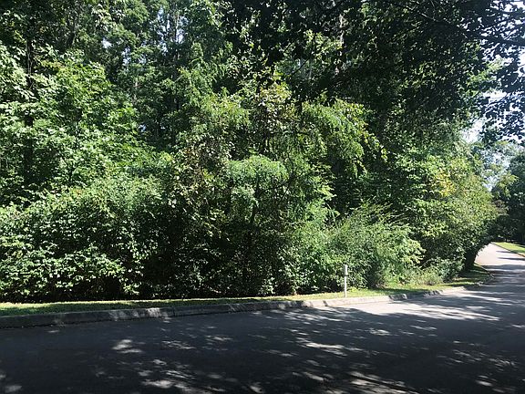 5th image of 5201 Beverly Oaks Dr