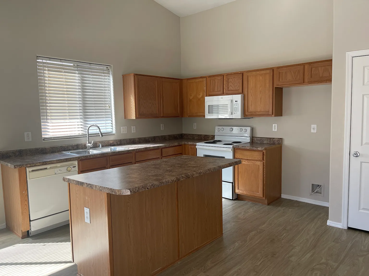 Great Location!! South Gilbert 4 bed house — Photo 3