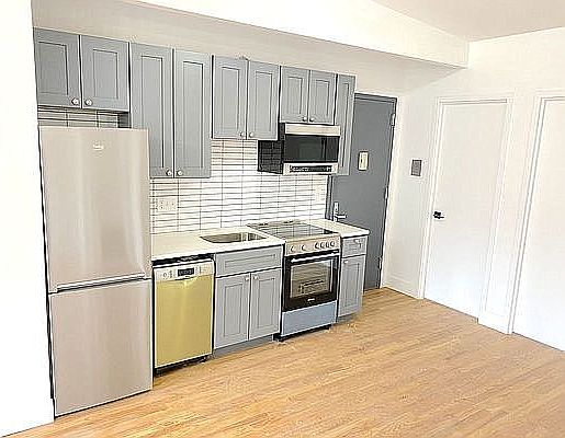 2nd image of 81 Clermont Ave #C