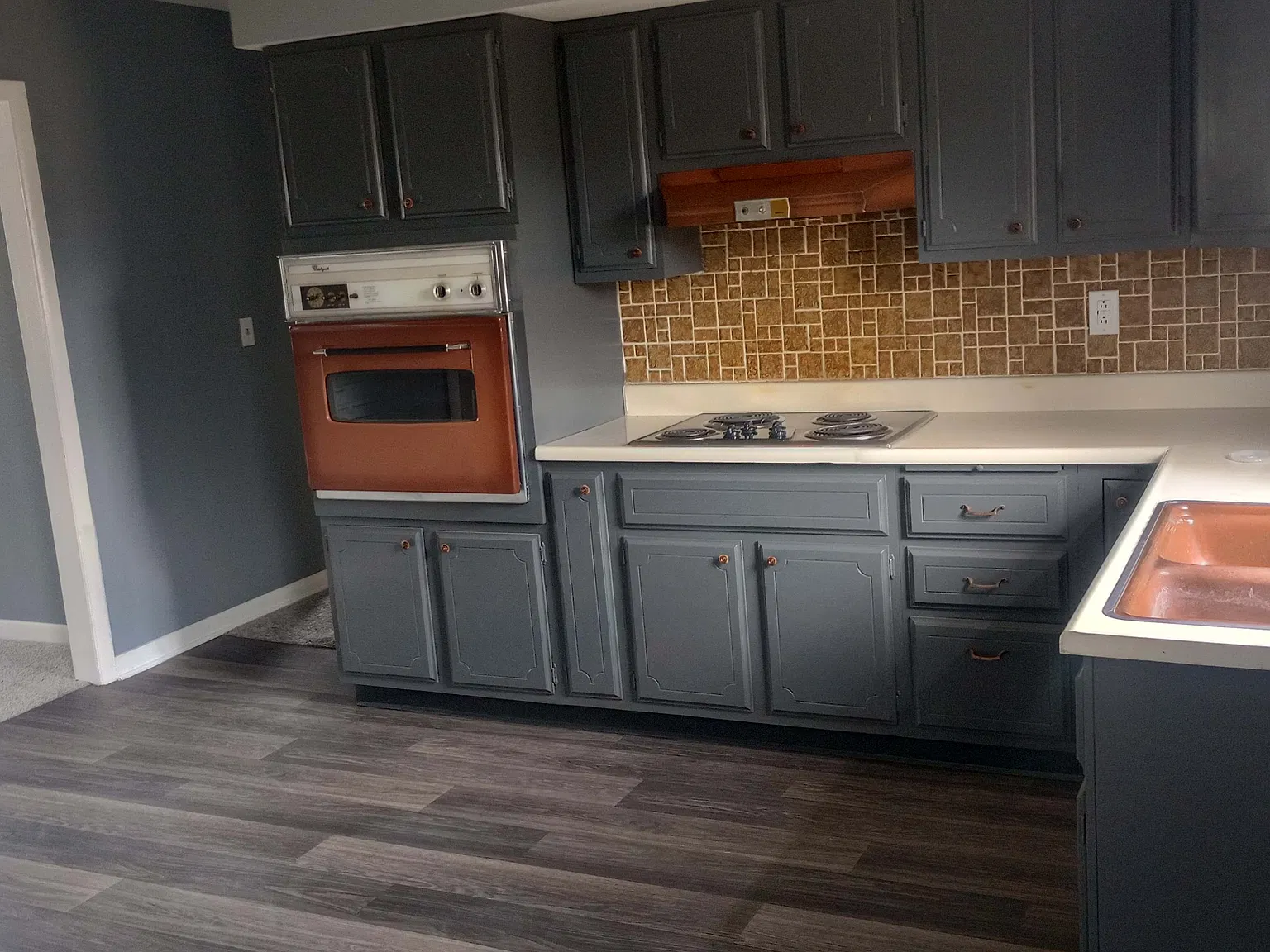 110 W Summitville St — Photo 1
